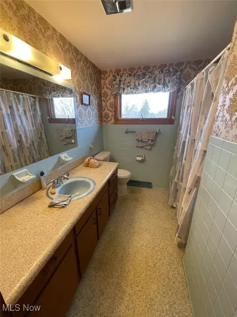 Bath - 5977 Heather St NW, Canton, OH 44708 photo 1 of 3
