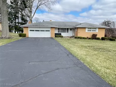 5977 Heather St NW, Canton, OH 44708