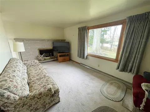 Living - 5977 Heather St NW, Canton, OH 44708 photo 3 of 4