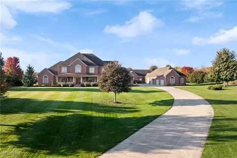 2142 State St NW, Uniontown, OH 44685