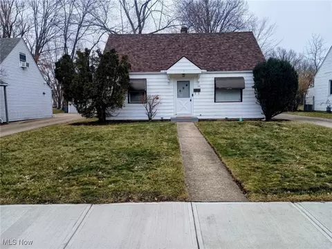 705 E 258th St, Euclid, OH 44132