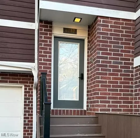 6737 Old Royalton Rd, Brecksville, OH 44141