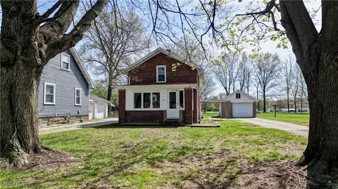 726 Market St NE, Navarre, OH 44662