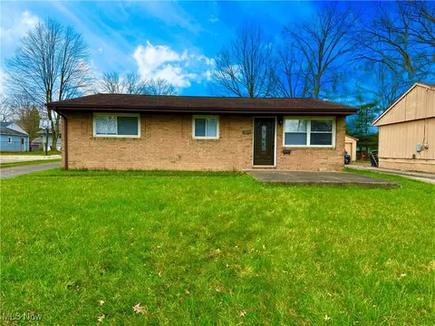 3215 Clearwater St NW, Warren, OH 44485