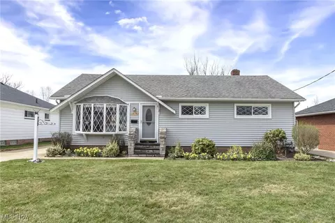 1576 Algiers Dr, Mayfield Heights, OH 44124