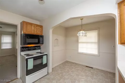 222 Brandtson Ave, Elyria, OH 44035 photo 8