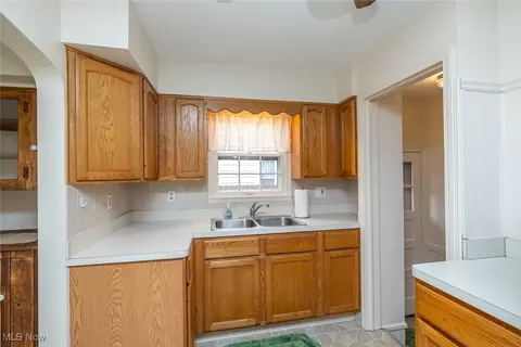 222 Brandtson Ave, Elyria, OH 44035 photo 5