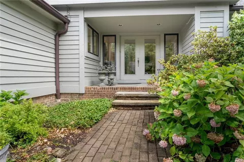402 Fairway Vw #113, Chagrin Falls, OH 44023