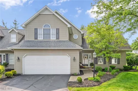 36 Greystone, Poland, OH 44514