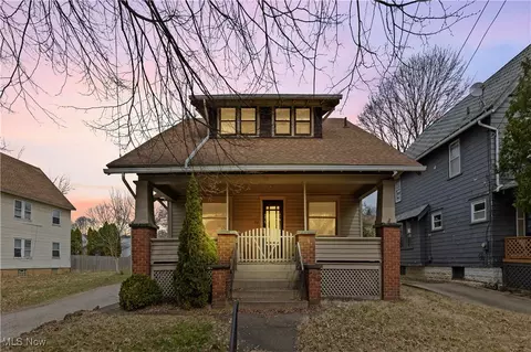 915 Delia Ave, Akron, OH 44320