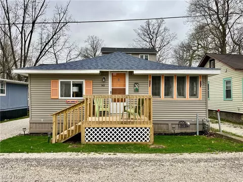 90 Euclid Ave, Chippewa Lake, OH 44215