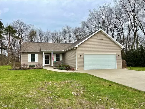 7284 Harmony Glen Dr, Conneaut, OH 44030