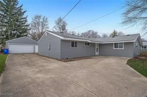 1418 Brookdale Ln, Kent, OH 44240