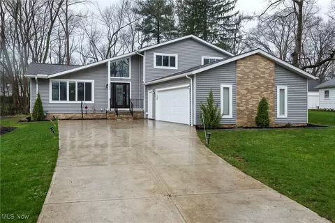 4004 Ellendale Rd, Moreland Hills, OH 44022
