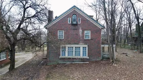 47 Illinois Ave, Youngstown, OH 44505