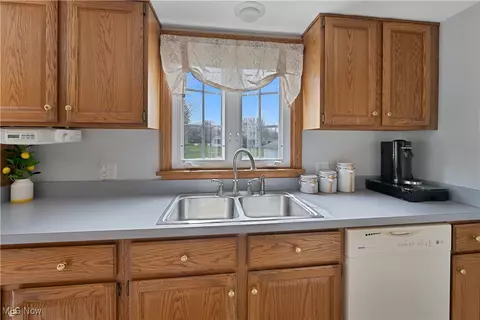 Kitchen - 159 Mayflower Dr, Boardman, OH 44512 photo 5 of 6