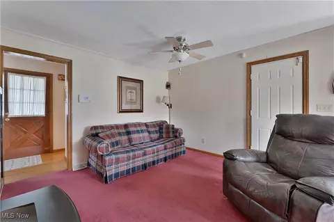 Living - 159 Mayflower Dr, Boardman, OH 44512 photo 4 of 5