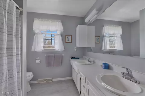 Bath - 159 Mayflower Dr, Boardman, OH 44512 photo 3 of 3