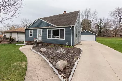 3443 Dentzler Rd, Parma, OH 44134