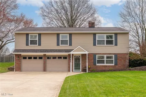 8350 Kellydale St NW, Massillon, OH 44646