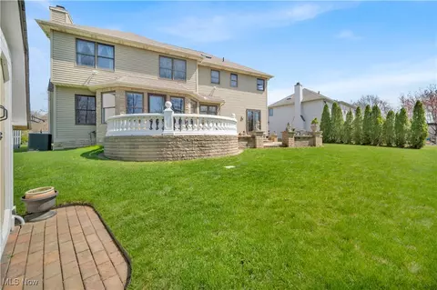 Exterior - 6722 Silvermound Dr, Mentor, OH 44060 photo 6 of 11
