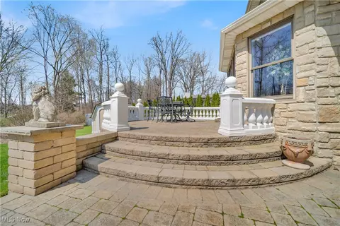 Exterior - 6722 Silvermound Dr, Mentor, OH 44060 photo 8 of 11