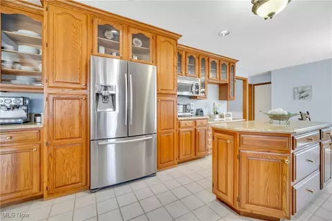 Kitchen - 6722 Silvermound Dr, Mentor, OH 44060 photo 2 of 4