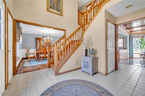 Entry Way - 6722 Silvermound Dr, Mentor, OH 44060 photo 1 of 3