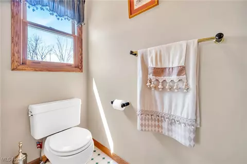 Bath - 6722 Silvermound Dr, Mentor, OH 44060 photo 4 of 7