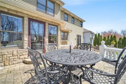 Exterior - 6722 Silvermound Dr, Mentor, OH 44060 photo 10 of 11