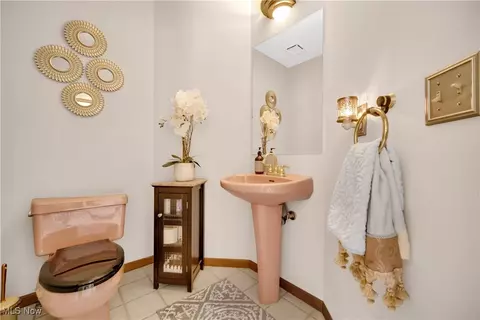 Bath - 6722 Silvermound Dr, Mentor, OH 44060 photo 1 of 7