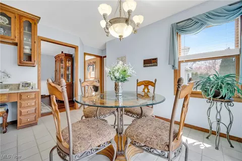 Dining - 6722 Silvermound Dr, Mentor, OH 44060 photo 2 of 5