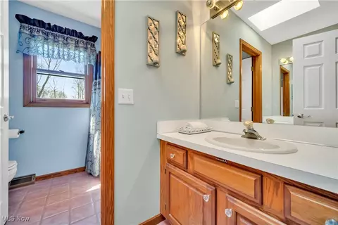 Bath - 6722 Silvermound Dr, Mentor, OH 44060 photo 5 of 7