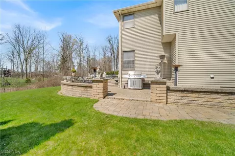 Exterior - 6722 Silvermound Dr, Mentor, OH 44060 photo 4 of 11