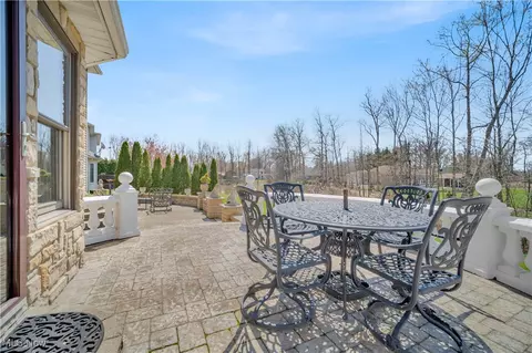 Exterior - 6722 Silvermound Dr, Mentor, OH 44060 photo 9 of 11