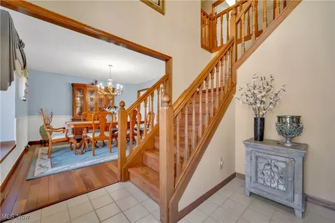 Entry Way - 6722 Silvermound Dr, Mentor, OH 44060 photo 3 of 3