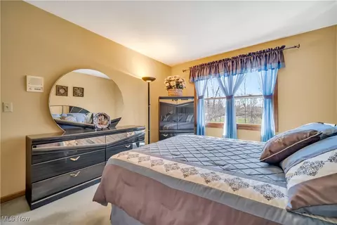 Bedroom - 6722 Silvermound Dr, Mentor, OH 44060 photo 3 of 4