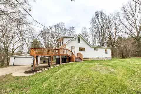 993 Farr Rd, Akron, OH 44319