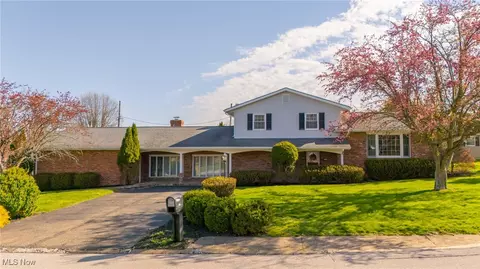 211 Greentree Dr, Saint Clairsville, OH 43950