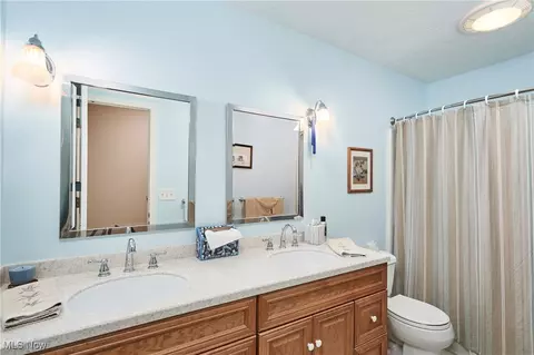 Bath - 493 Gresham Dr, Fairlawn, OH 44333 photo 3 of 3