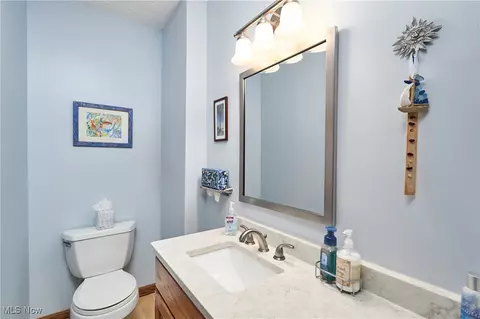 Bath - 493 Gresham Dr, Fairlawn, OH 44333 photo 1 of 3