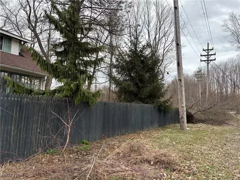 Exterior - 6234 Mcnutt Ave, Ashtabula, OH 44004 photo 5 of 11