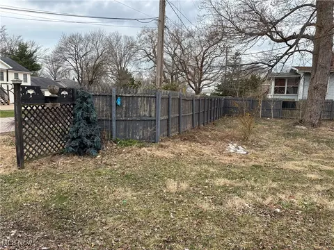 Exterior - 6234 Mcnutt Ave, Ashtabula, OH 44004 photo 4 of 11