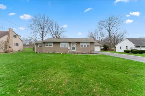 26 Deeringwood Dr, New Middletown, OH 44442