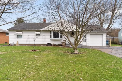 983 Beechwood Dr, Girard, OH 44420