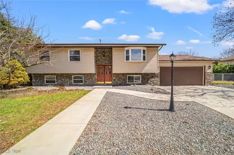 304 Hawk Ridge Dr, Painesville, OH 44077
