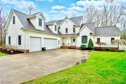 1305 Independence Dr, Orrville, OH 44667