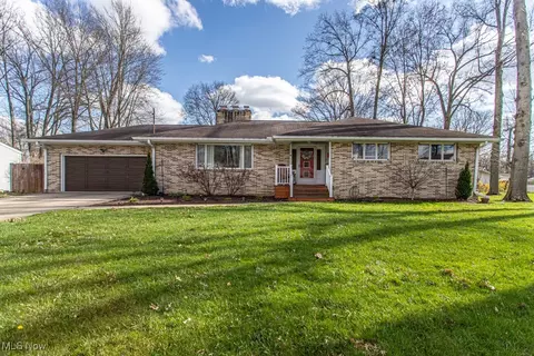 2017 Arthur Dr NW, Warren, OH 44485