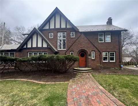 1350 W Exchange St, Akron, OH 44313