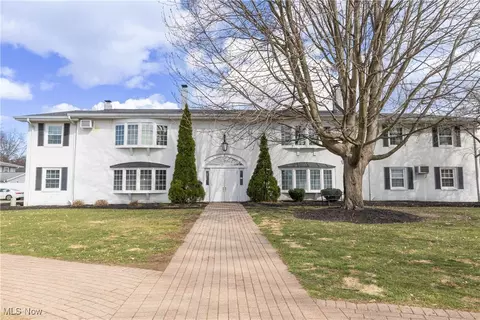4 Meadowlawn Dr #3, Mentor, OH 44060